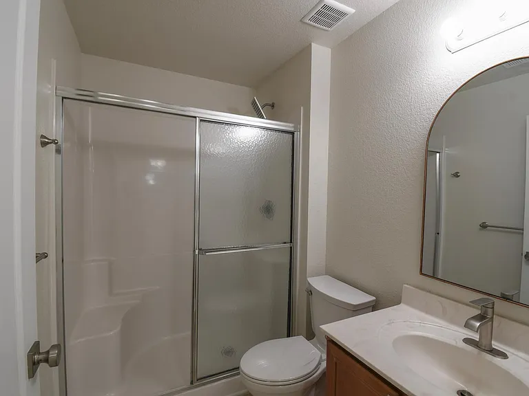 Full bathroom on 1st floor