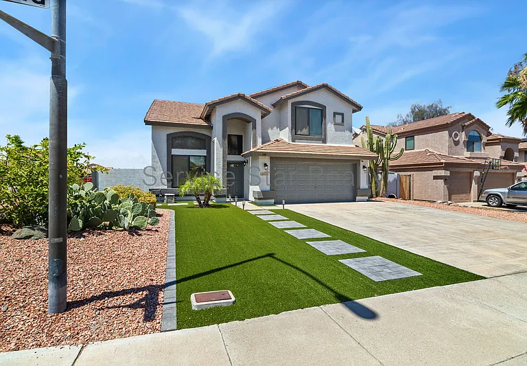2104 E Behrend Dr — Photo 2