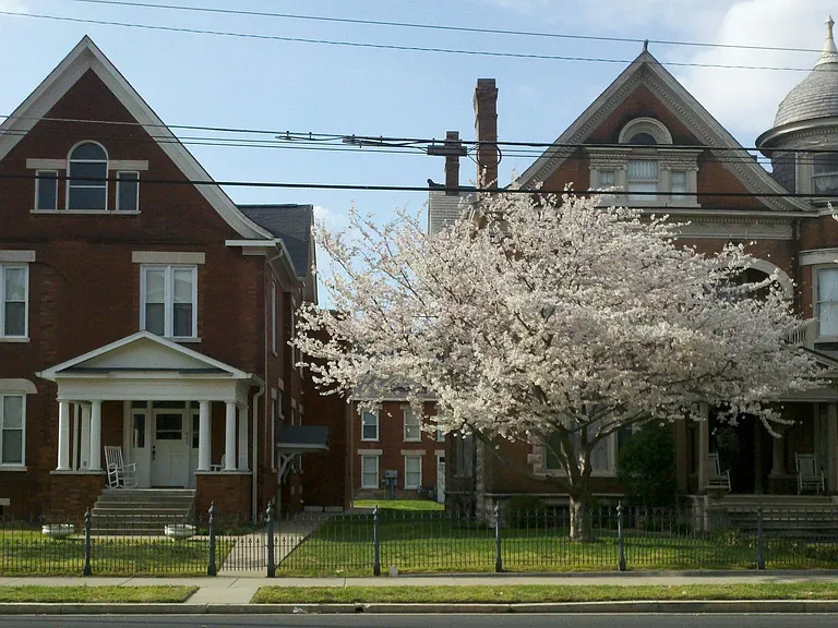 905 Jefferson St — Photo 1
