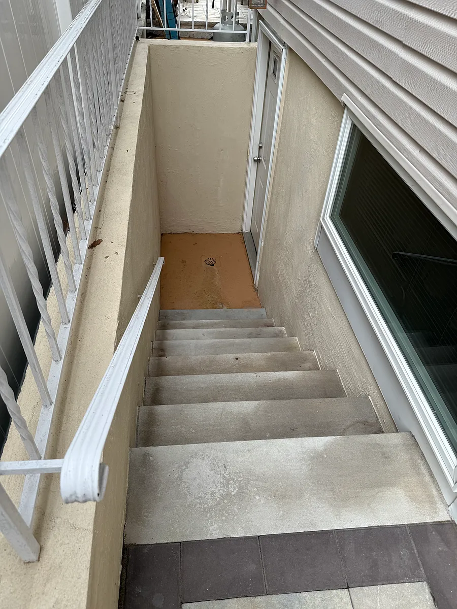 Building Photo - 108 Hanover Ave #2