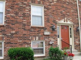 8138 Lake Ter APT E3, Louisville, KY 40222