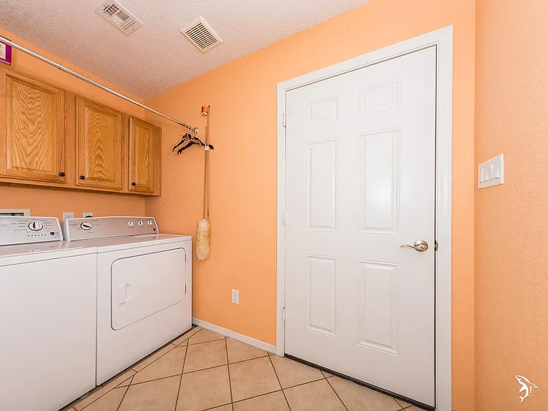 Laughdry room with Washer and Dryer