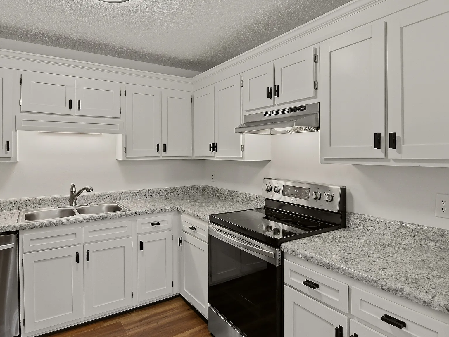 2 bed, 931 sqft, $1,350 — Photo 3