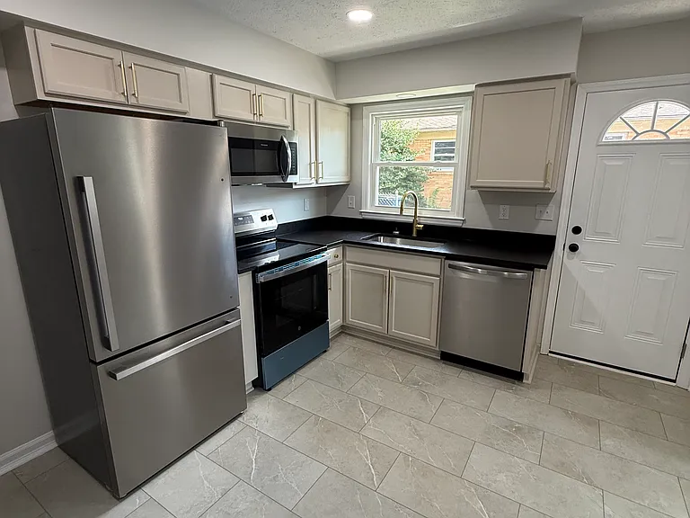 3514 Lansdowne Dr #B — Photo 7