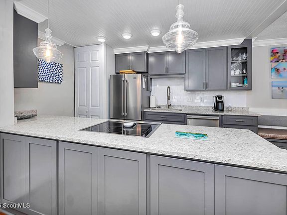 2nd image of 850 Mallery St #3E