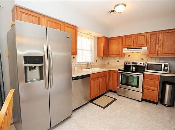 5th image of 8202 Beagle Dr