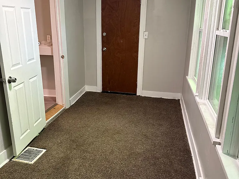 2 bed, 1.0 bath, $1,300 — Photo 5
