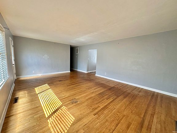 4th image of 6416 Lincoln Ave