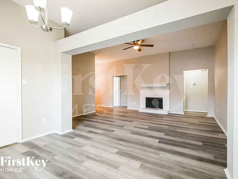 204 Windsor Dr — Photo 4