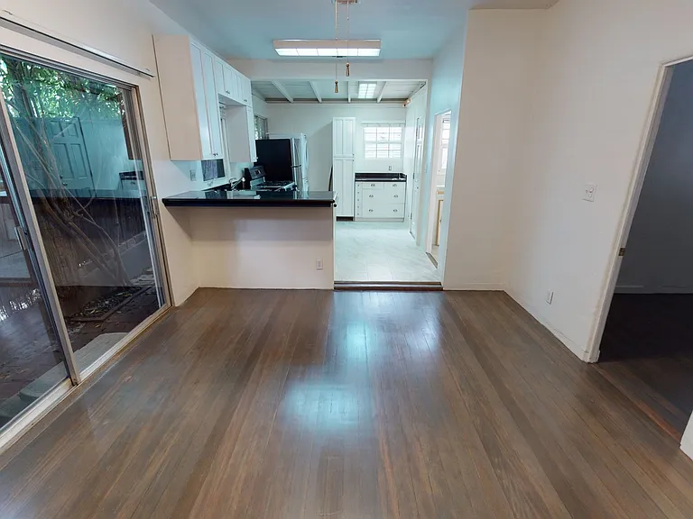 West Hollywood Oasis! *Free Rent* — Photo 4
