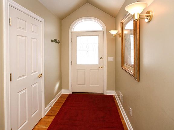 3rd image of 376 Briarwood Dr