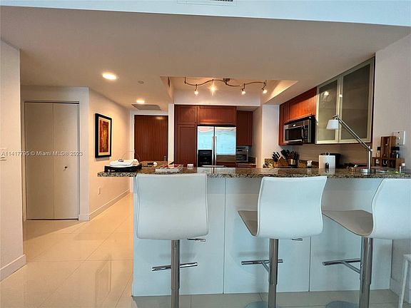 2nd image of 2821 Ocean Blvd APT 606S