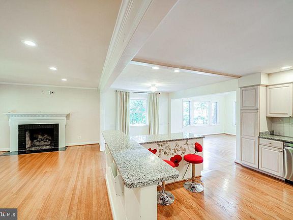 2nd image of 8916 Mangum Pl