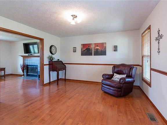 3rd image of 2151 E Bomar Ln