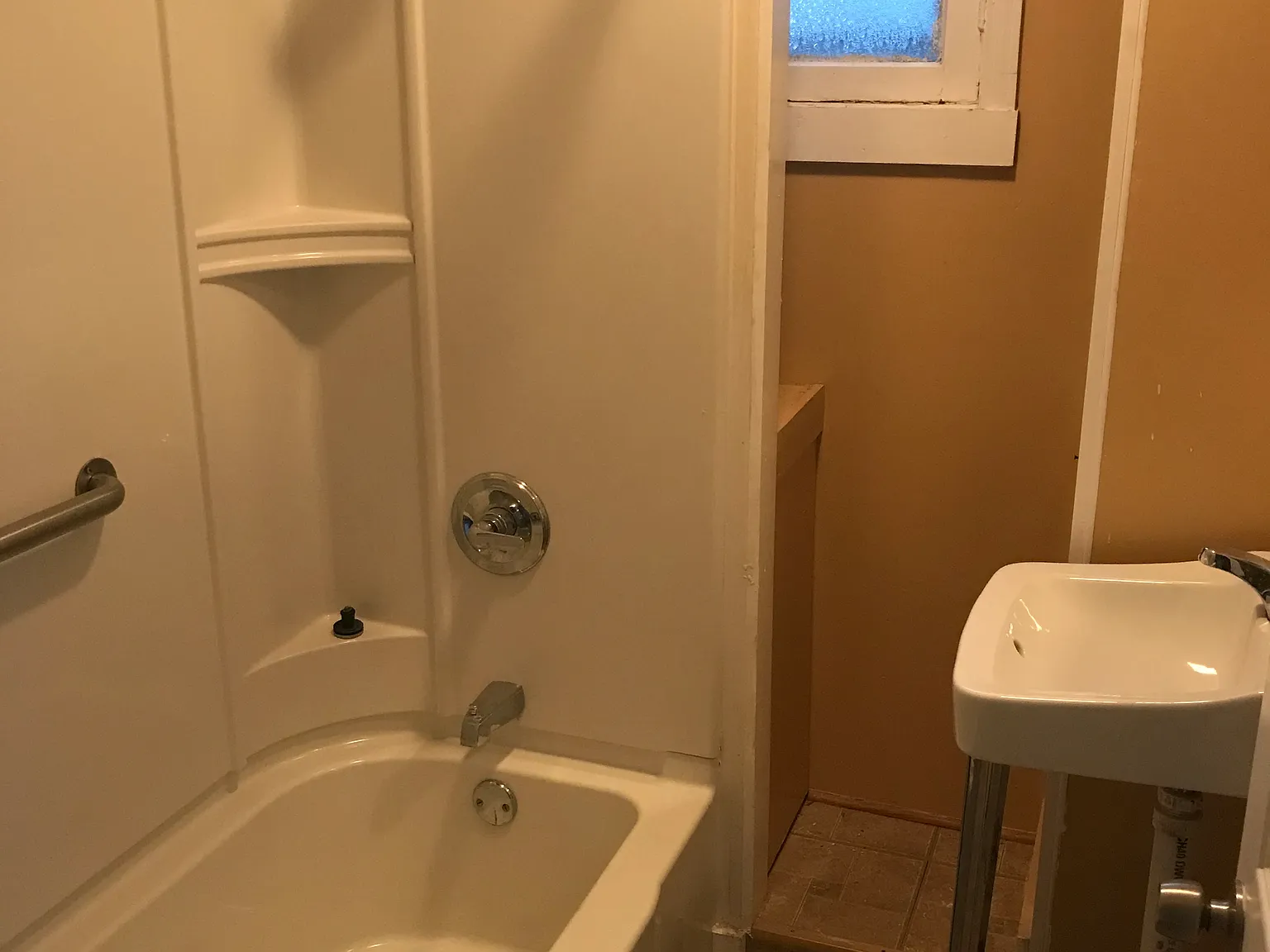 1 bed, $450 — Photo 1