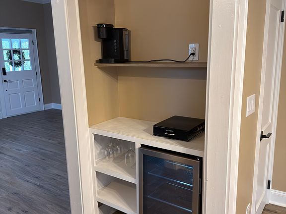 Nook between living room and dining room with outlets for coffee bar / wine bar etc