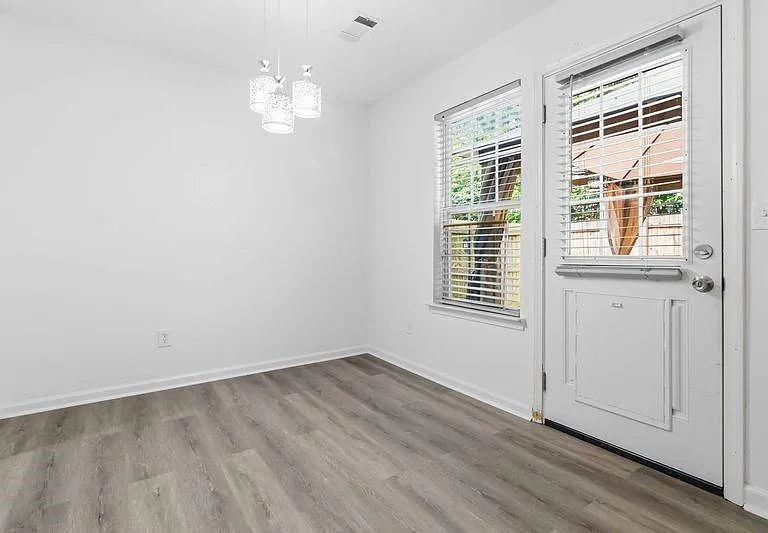 420 Thistle Cv — Photo 23