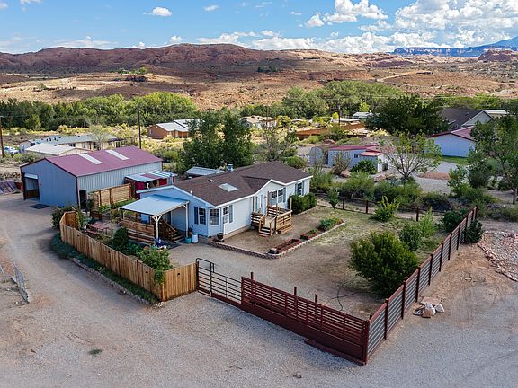 3rd image of 1885 Plateau Cir