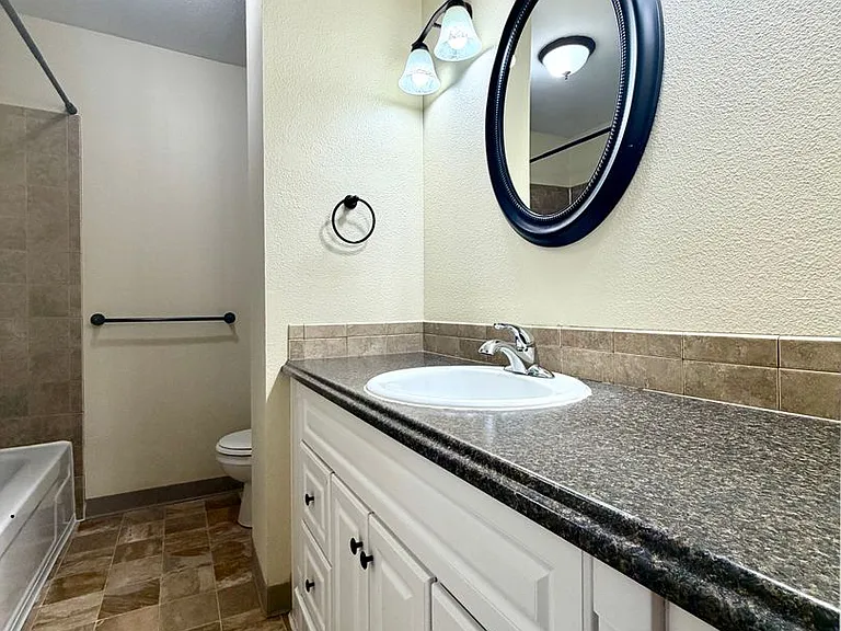 **Free First Month's Rent** Montavilla 2 Bedroom Main Floor Apartment W/ A/C And Off Street Parki... — Photo 10