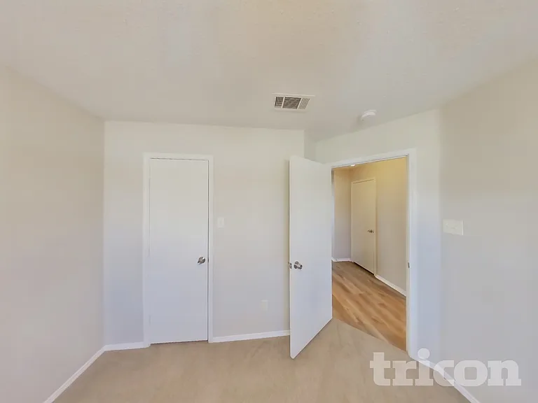 100 Adams Dr — Photo 12