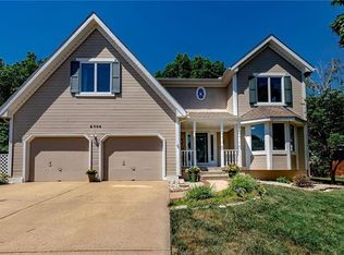 2704 NW Bent Tree Cir, Lees Summit, MO 64081