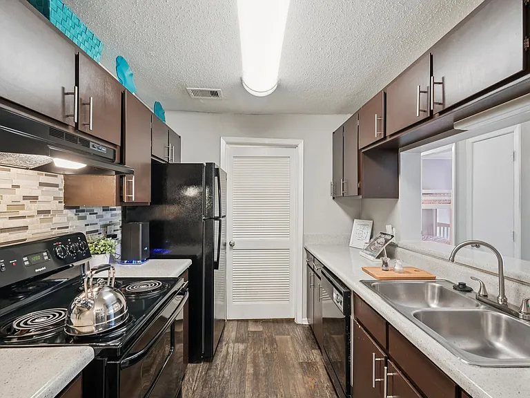 Polo Club Apartments — Photo 12