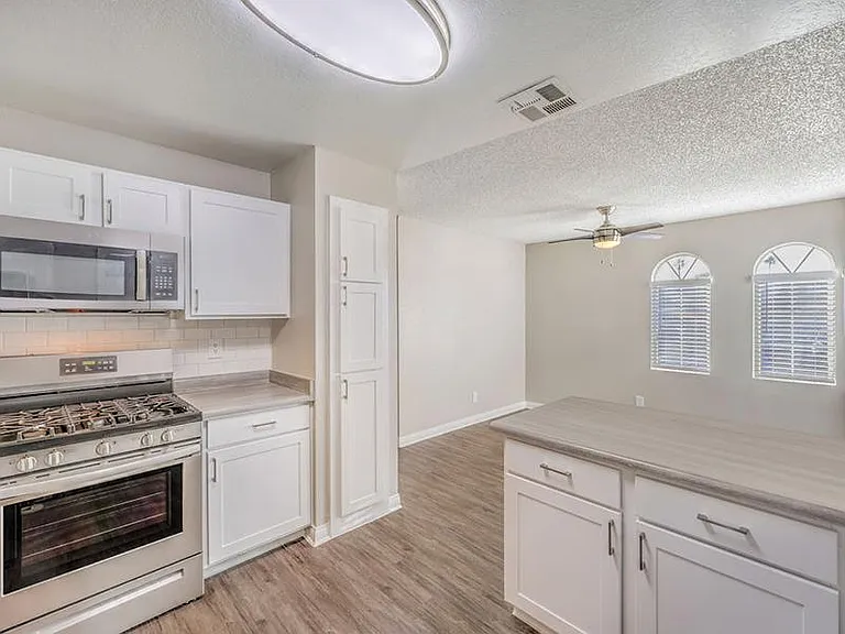 KD Place — Photo 1