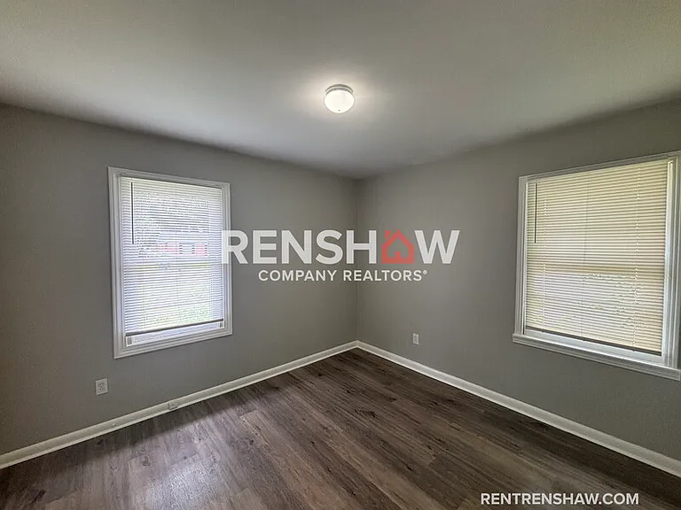 828 Harvey Cv — Photo 3