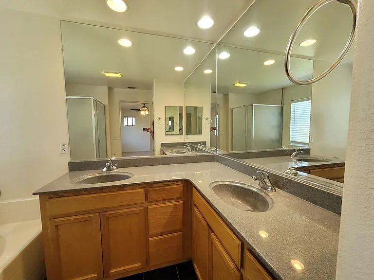 415 Zinnia Ct — Photo 26