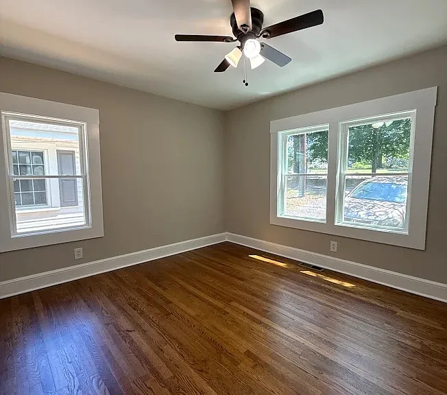 528 Barrington Dr — Photo 8
