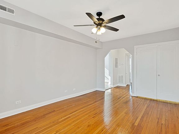 4th image of 7152 S Cornell Ave APT 3W