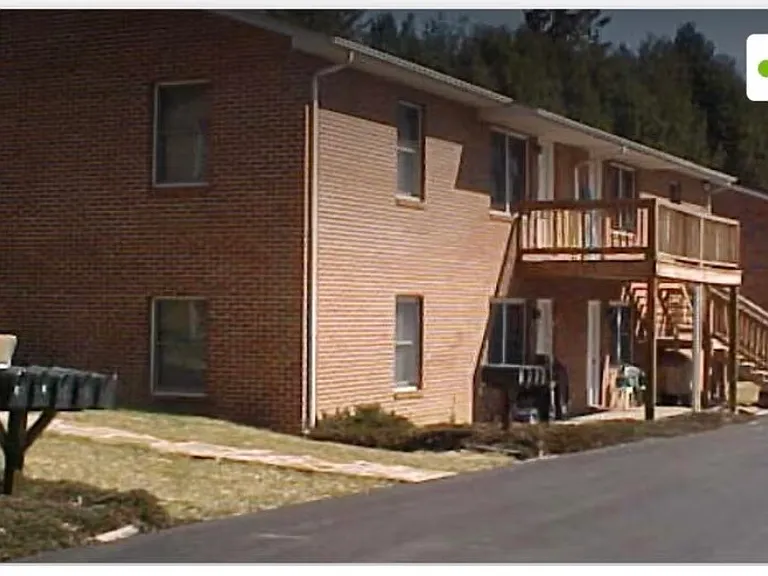 525 Chatham Hill Rd — Photo 1