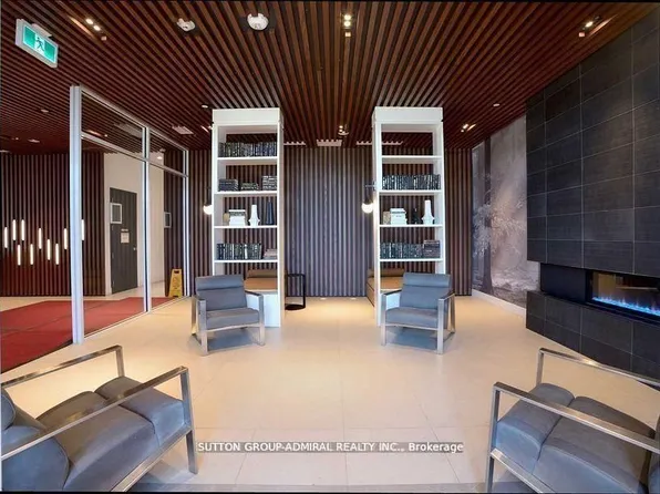 297 Oak Walk Dr #604, Oakville, ON L6H 3R6