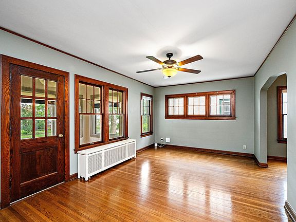2nd image of 3020 Garfield St NE