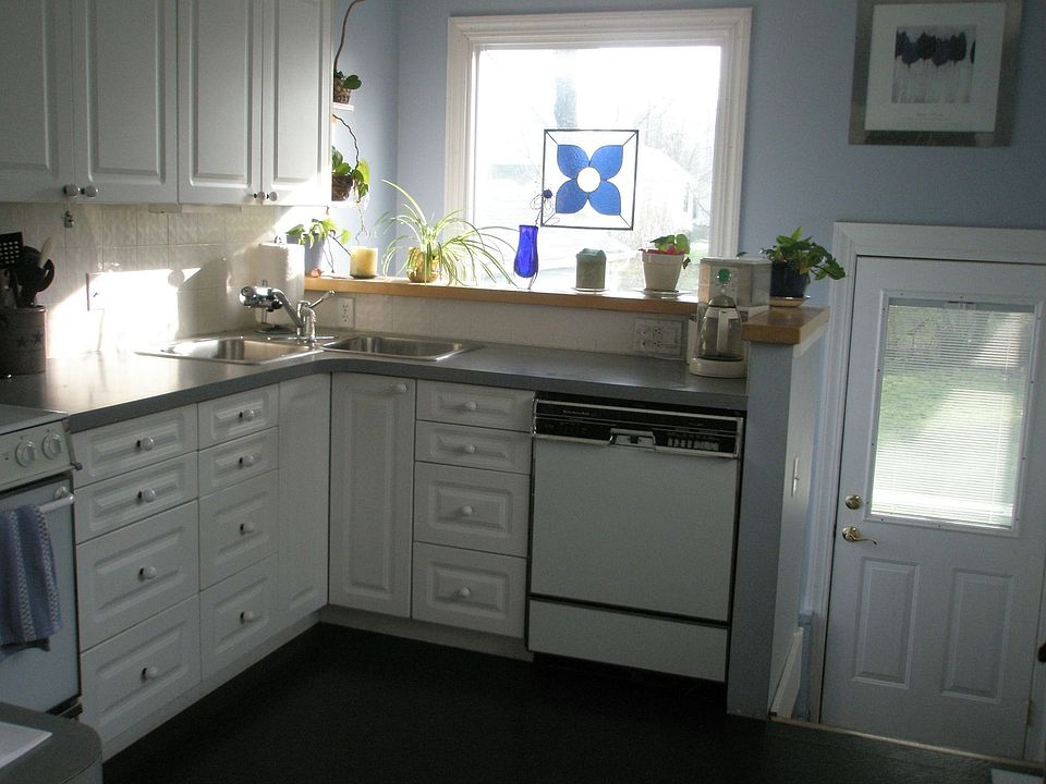 2nd image of 3858 Germania St