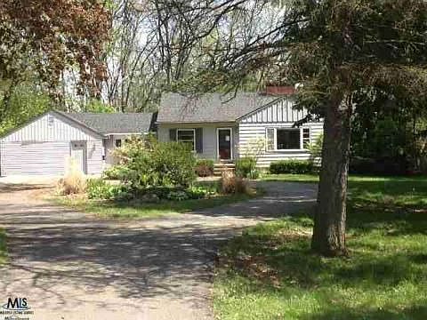2nd image of 24546 Lois Ln