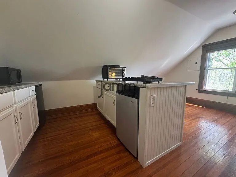 3228 E Fairfax Rd — Photo 6