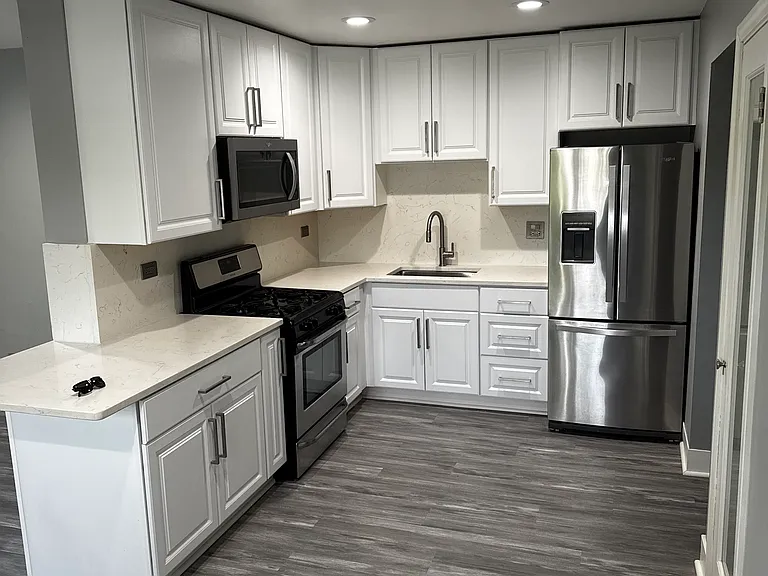 300 W Burlington Ave #4 — Photo 3