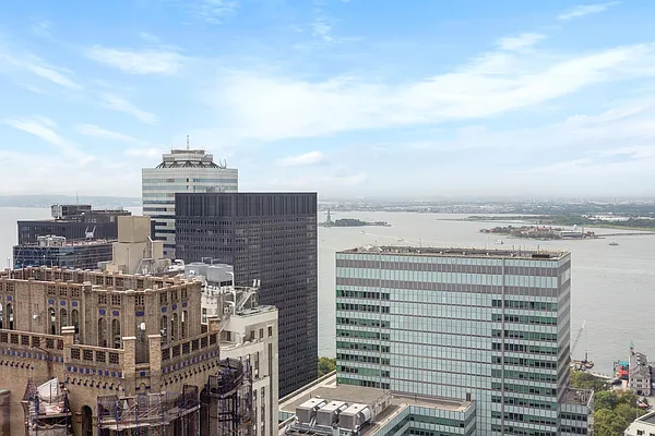 Rented by Douglas Elliman | media 14