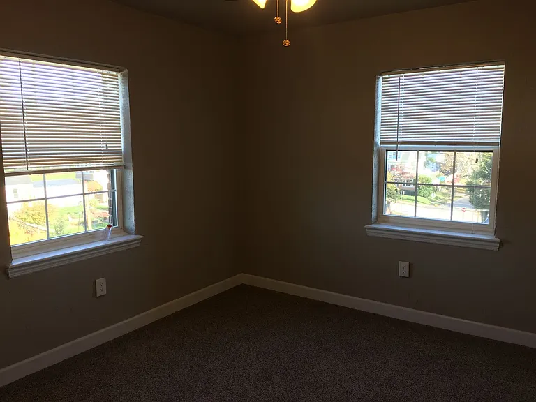 Elm Terrace Apartments — Photo 7
