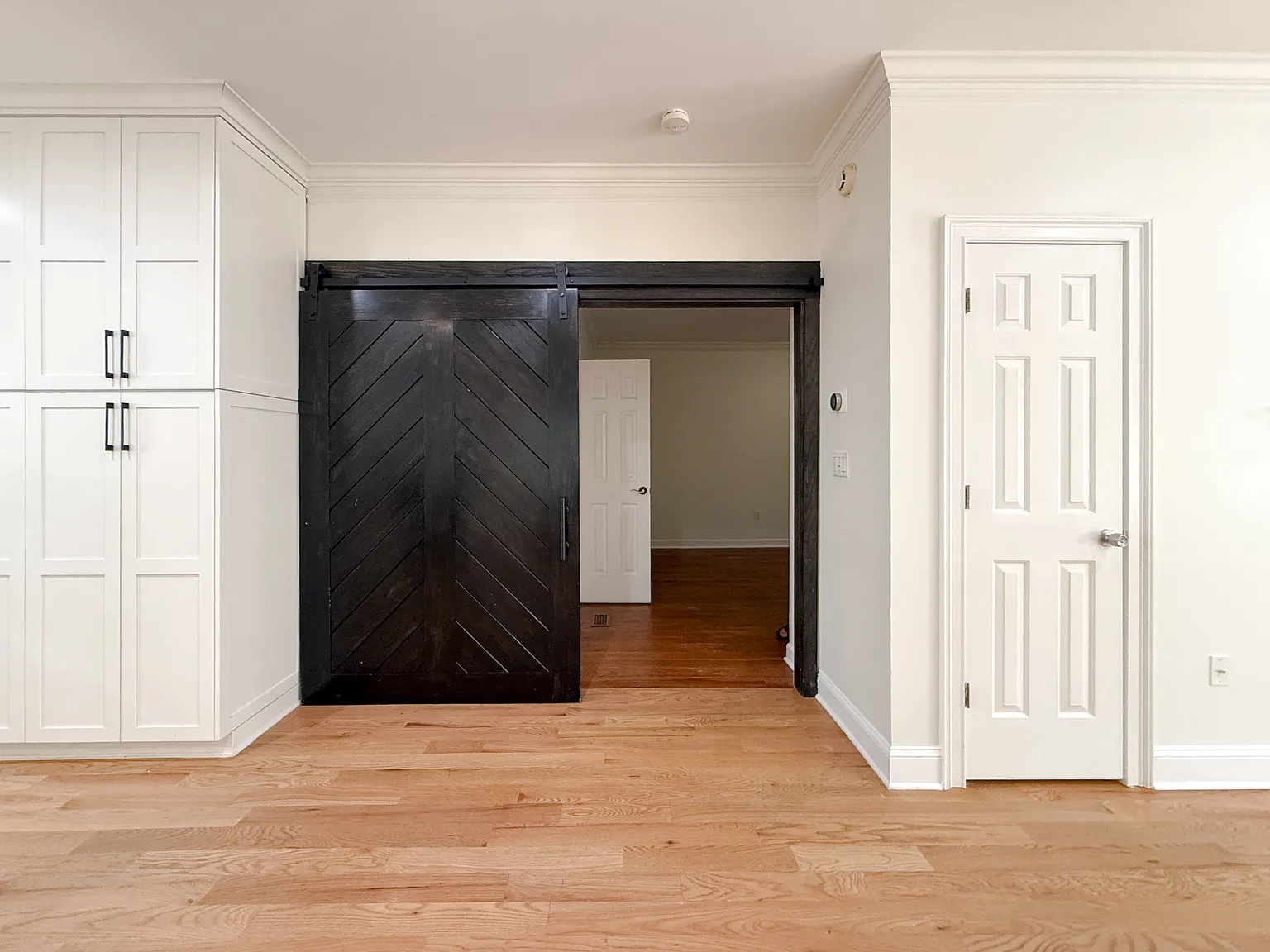 4 bed, 2.5 bath, 2139 sqft, $3,895 — Photo 3