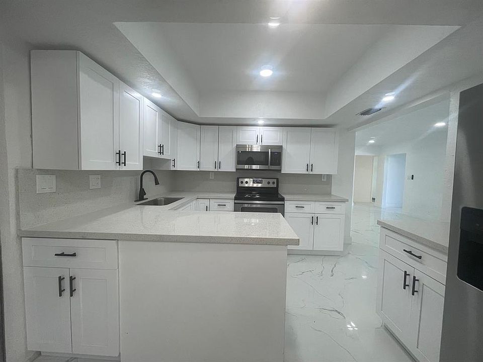 1st image of 3290 NW 39TH Street