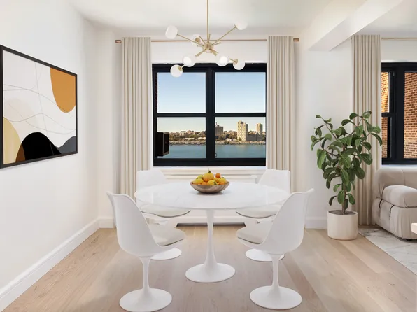 11 Riverside Drive image 7 of 13