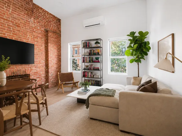 204 Calyer Street image 1 of 6