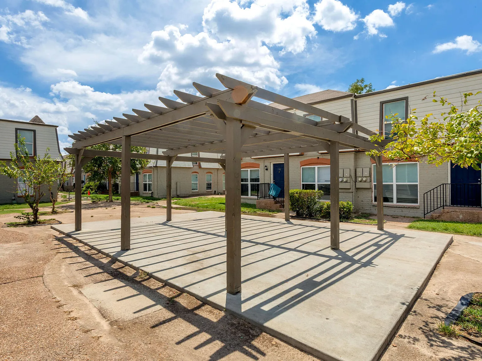 Valencia at Spring Branch — Photo 4