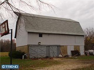 4th image of 1990 Strawberry Ave