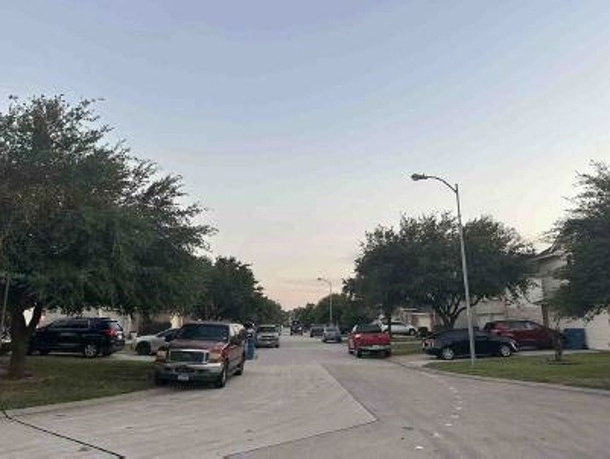 Exterior Neighborhood (street photo)