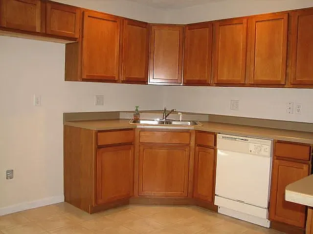 1104 Lockenvitz Ln #5 — Photo 6
