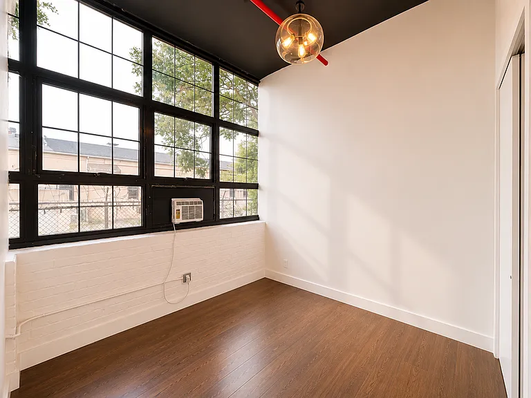 248 McKibben St #1E — Photo 13