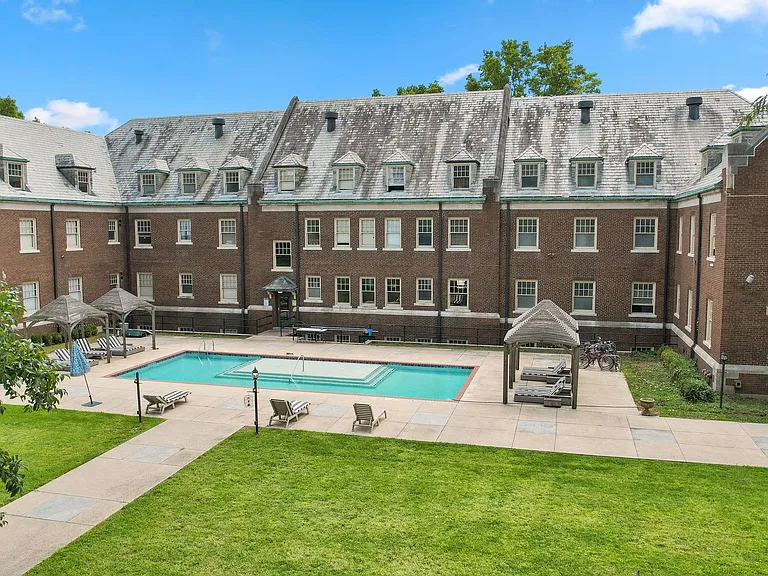 Central State Mansion — Photo 50